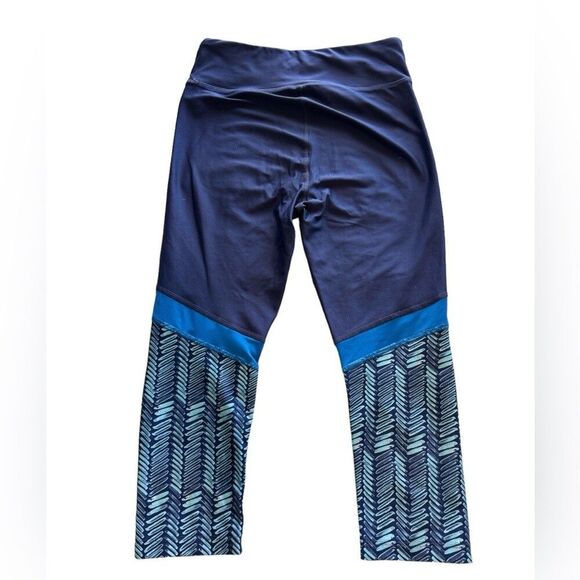 Women’s Blue Under Armour Cropped Athletic Workout Leggings Small - Picture 2 of 3